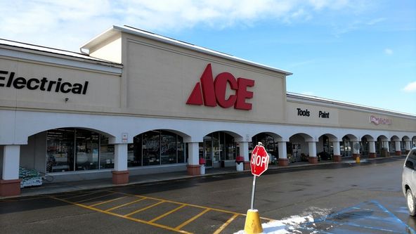 New Castle Plaza: 427-525 S Memorial Dr, New Castle, IN 47362